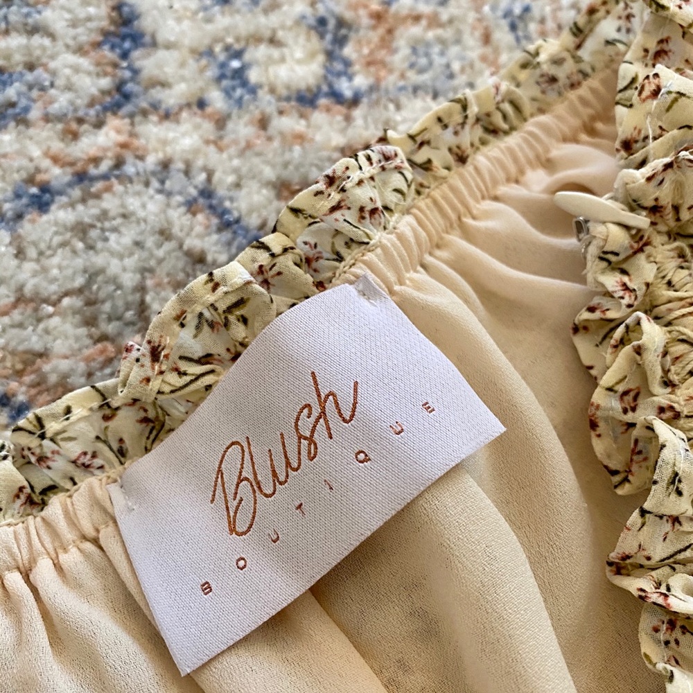 Blush Floral Mini Skirt - Picture 2 of 4